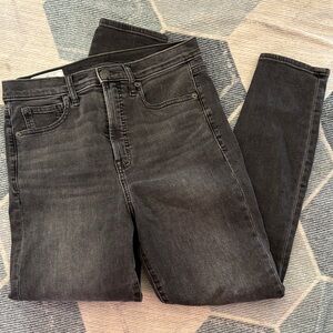 SOLD LOCALLY// NWOT//Gap//Size 10//Black skinny jeans